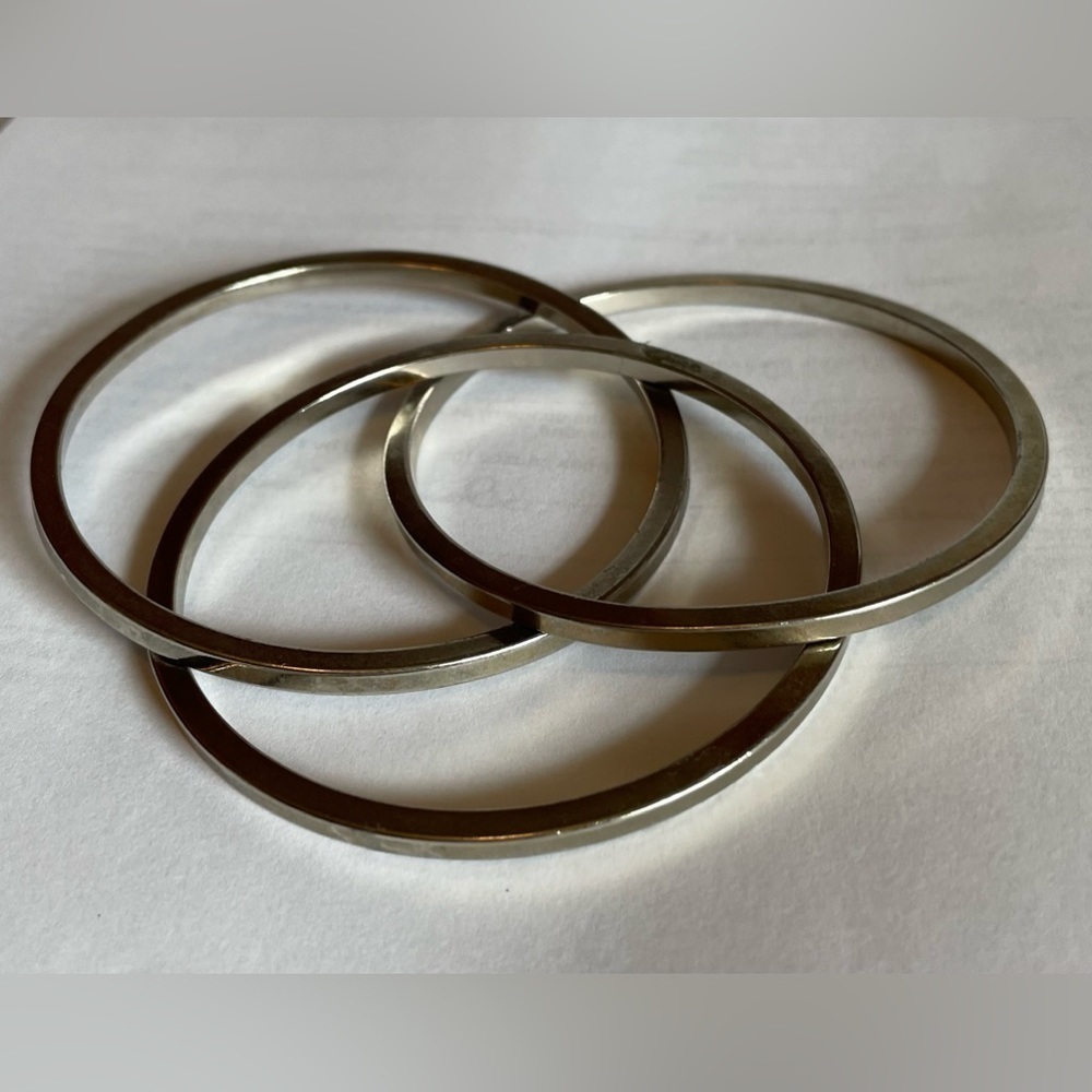Bracelet is three intertwined bracelets - Picture 2 of 4